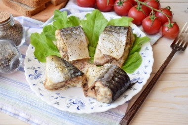 Steamed mackerel in a slow cooker