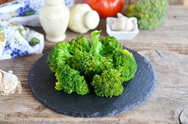 Broccoli in a slow cooker on a couple