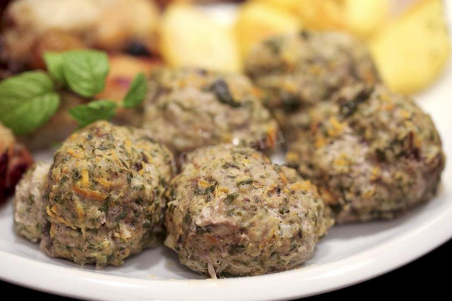 Minced meat cutlets steamed in a slow cooker