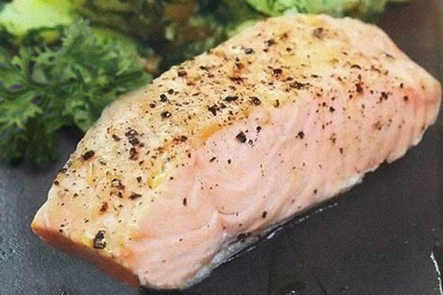 Steamed salmon