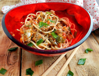 Teriyaki chicken with vegetables and noodles