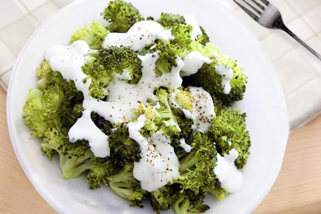 Steamed broccoli in a slow cooker