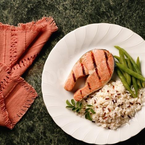 Grilled fish fillet with onions