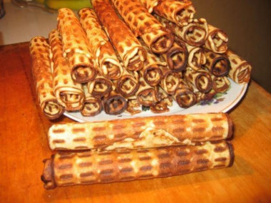 Waffle tubes with jam