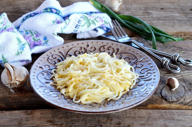 Macaroni in the microwave with cheese