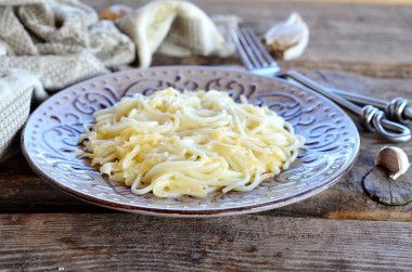 Macaroni in the microwave with cheese