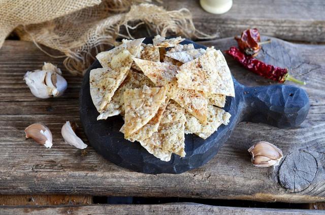 Pita bread chips in microwave oven