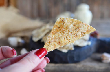 Pita bread chips in microwave oven