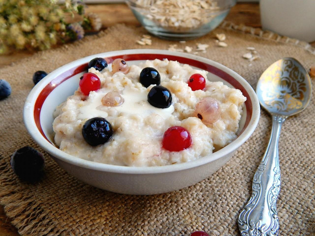 Oatmeal in the microwave with milk