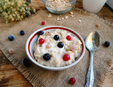 Oatmeal in the microwave with milk