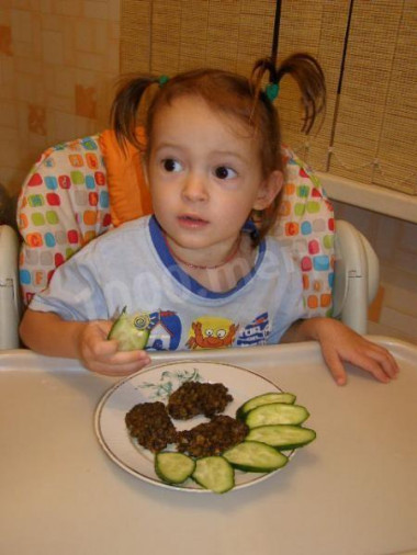 Liver cutlets in the microwave