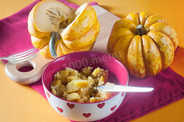 Corn porridge with pumpkin on water