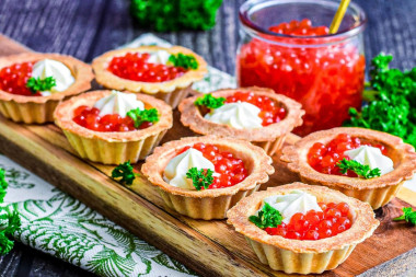 Tartlets with cheese and caviar