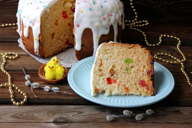 Easter cake in a slow cooker