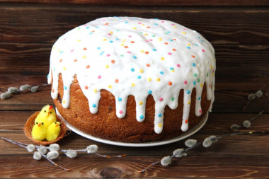 Easter cake in a slow cooker