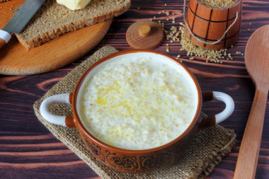 Wheat porridge with milk in a slow cooker