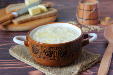 Wheat porridge with milk in a slow cooker