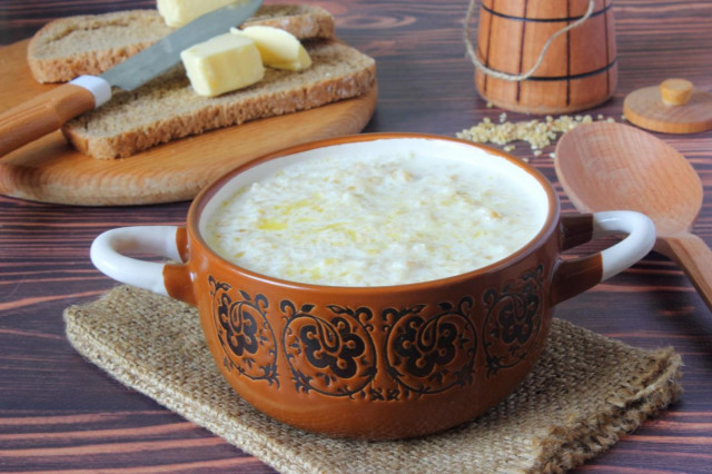 Wheat porridge with milk in a slow cooker