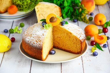 Sponge cake in a slow cooker is lush and airy