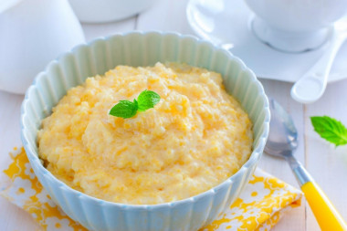 Dairy corn porridge in a slow cooker with milk