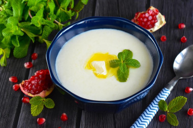 Semolina porridge in a slow cooker with milk