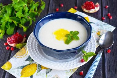 Semolina porridge in a slow cooker with milk