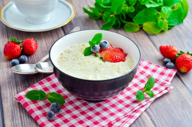 Oatmeal porridge in a slow cooker with milk