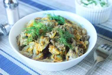 Chicken liver in sour cream in a slow cooker