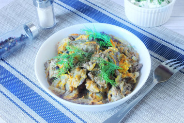 Chicken liver in sour cream in a slow cooker