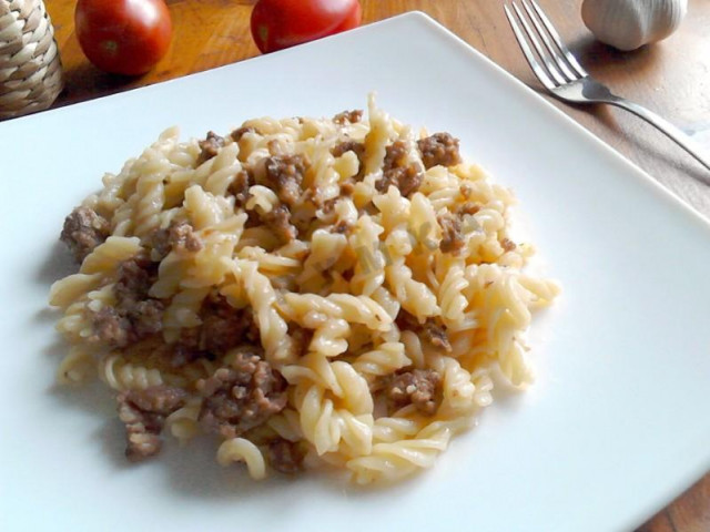 Navy pasta in a slow cooker