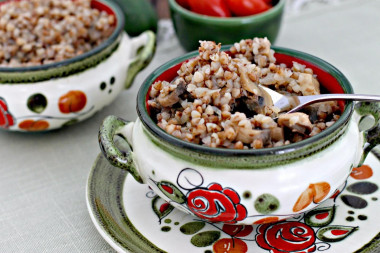 Buckwheat with mushrooms and onions in a slow cooker