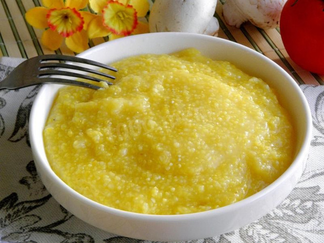 Corn porridge in a slow cooker on water