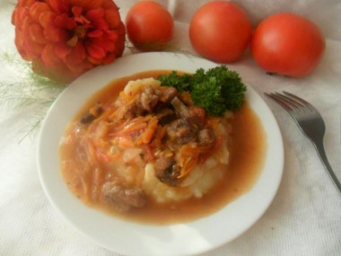 Beef gravy in a slow cooker