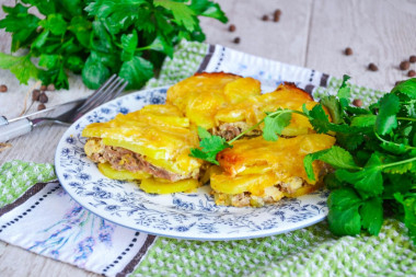 Potatoes with minced meat in a slow cooker in layers