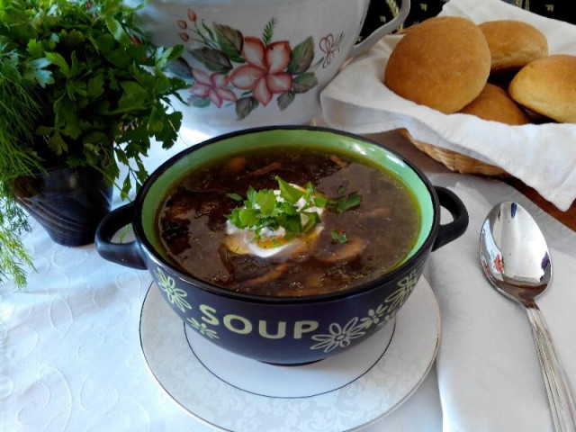 Mushroom soup in a slow cooker