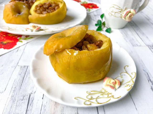 Baked apples in a slow cooker dessert