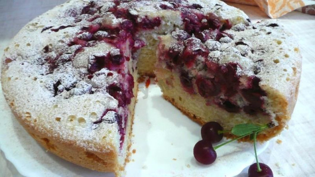 Cherry pie in a charlotte-type slow cooker