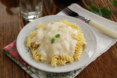 Pasta with bechamel sauce