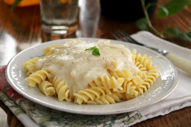 Pasta with bechamel sauce