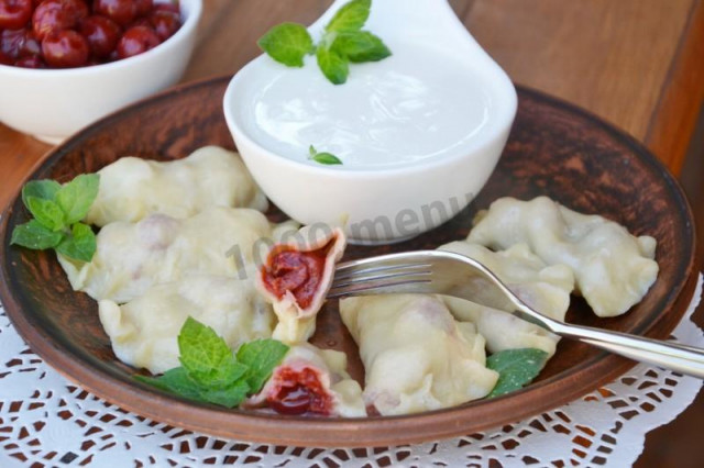 Steamed dumplings in a slow cooker