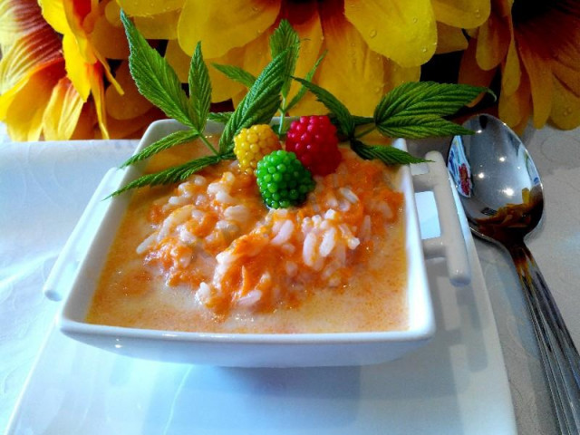 Rice porridge with pumpkin in a slow cooker