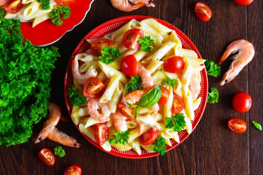 Pasta with shrimp in cream sauce