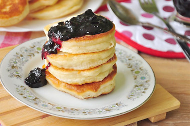 Pancakes on kefir in a slow cooker