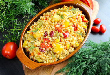 Bulgur with vegetables in a slow cooker