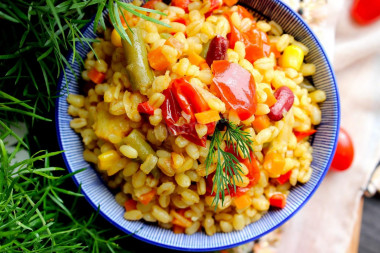 Bulgur with vegetables in a slow cooker