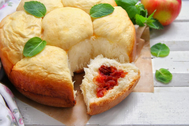 Buns in a slow cooker yeast