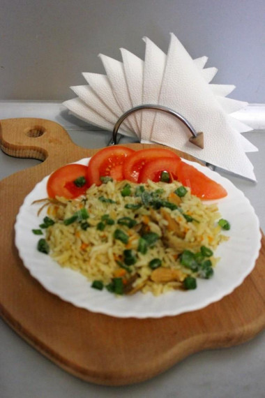 Rice with stew in a slow cooker