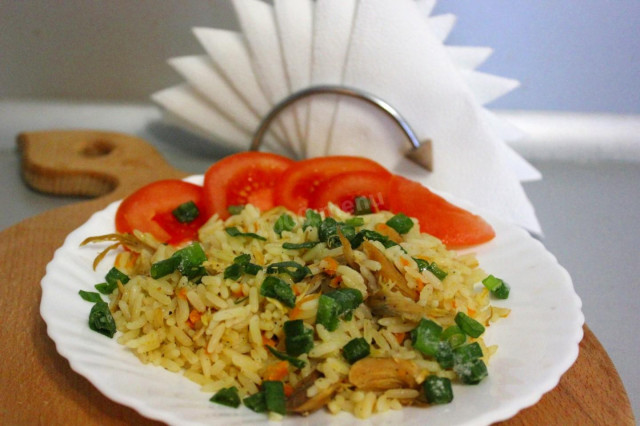 Rice with stew in a slow cooker