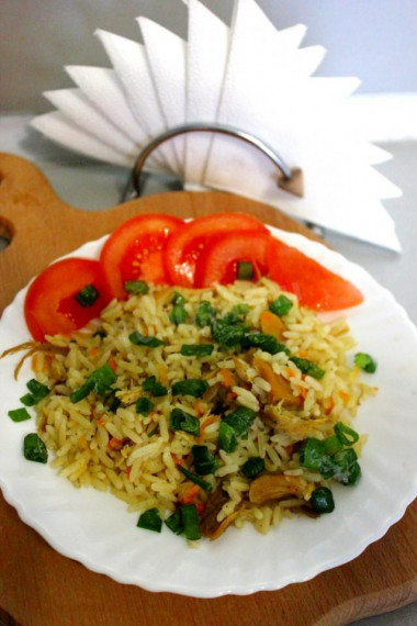 Rice with stew in a slow cooker