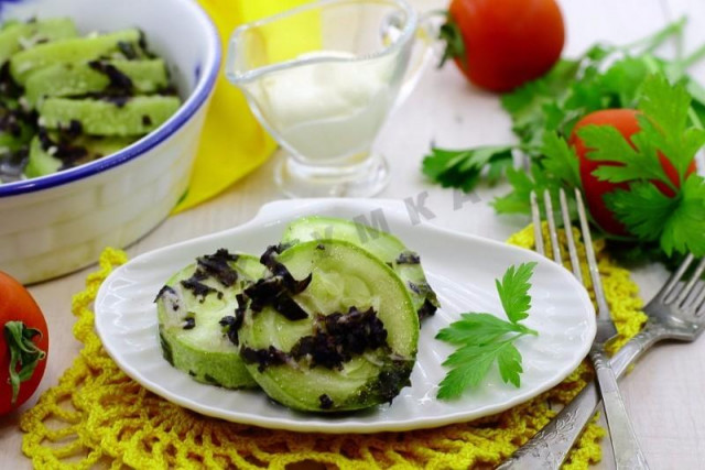 Steamed zucchini in a slow cooker is fast and delicious